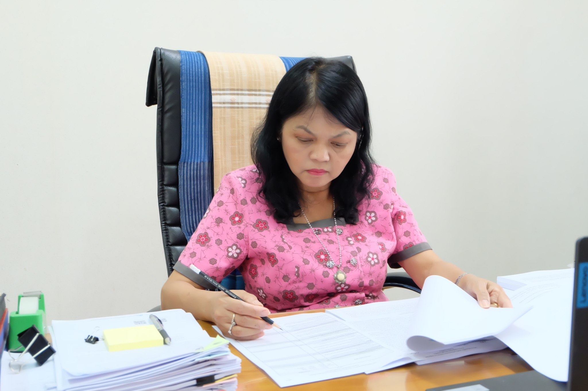 title - ผู้ตรวจราชการ ส.ป.ก. ร่วมประชุมคณะทำงานสรรหาปราชญ์เกษตรของแผ่นดินระดับเขต เขตตรวจราชการที่ 12 ประจำปี 2567 ผ่านระบบการประชุมทางไกลออนไลน์ Application Zoom Meeting